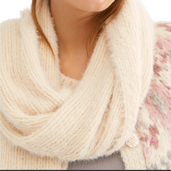 🌼❄️Free People Whisper Fringe Scarf - Picture 5 of 9